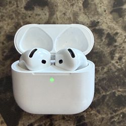 Apple AirPods 4 With Noise Cancelation. 