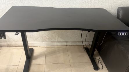 Autofull A4 standing desk