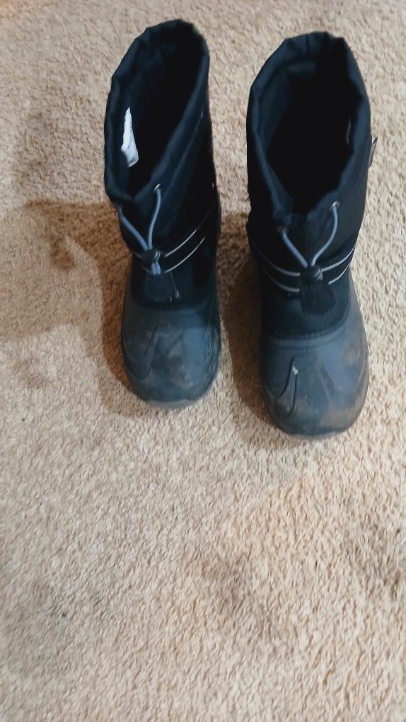 Denali Snow Boots Size 6