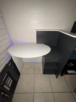 Modern Style Desk. New 