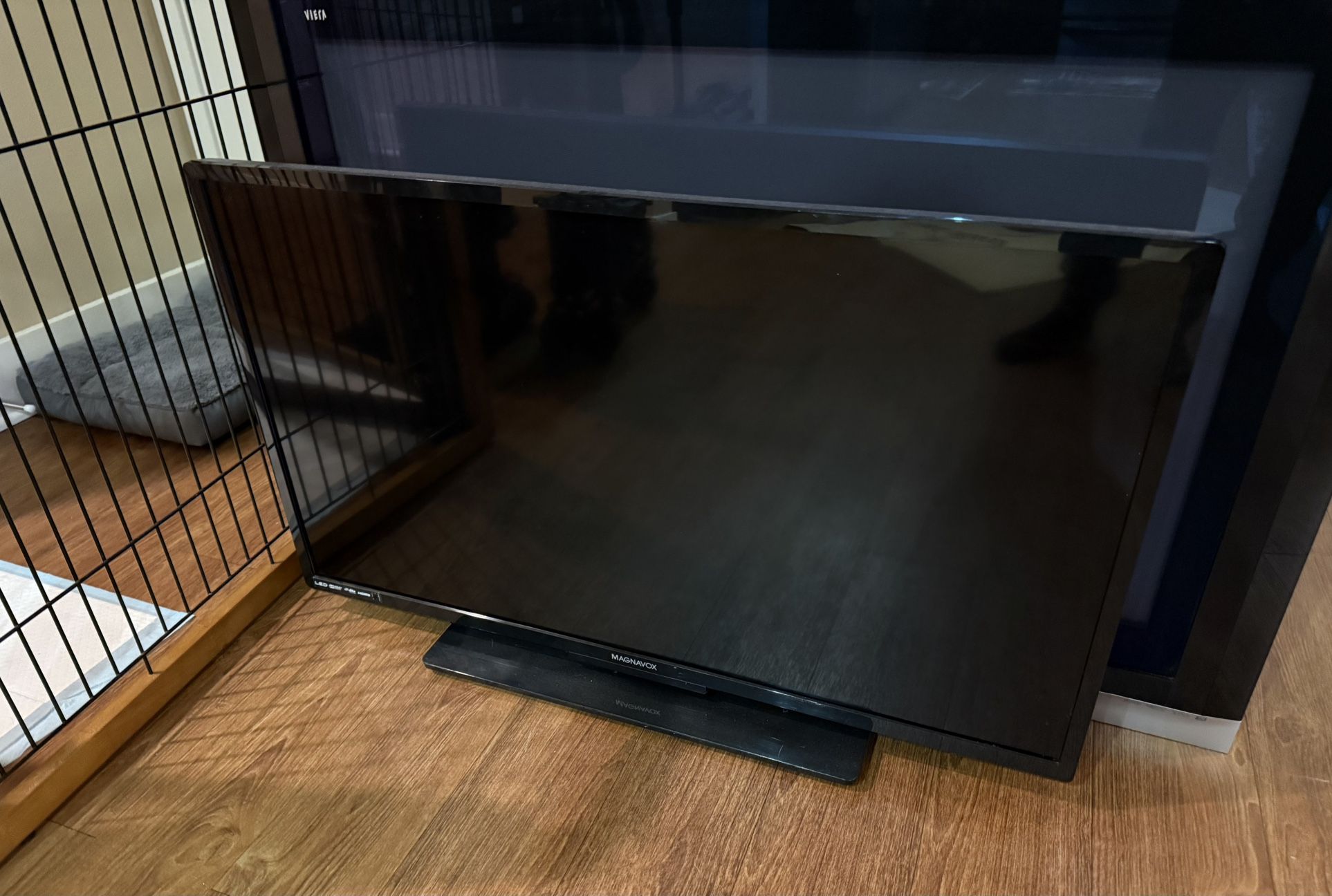 32 Inch Magnavox TV (no remote) 