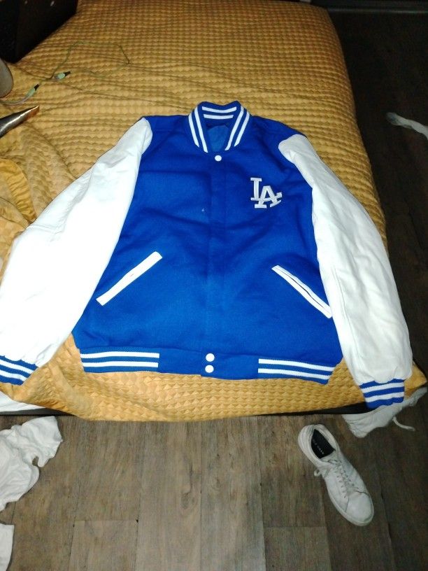 REVERSABLE DODGERS JACKET - NEVER BEEN WORN