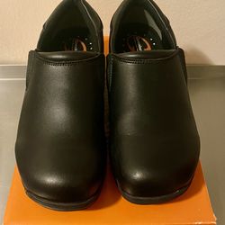 Genuine Black Waterproof Slip-Resistant Work Shoes Size 9.5M