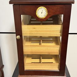 Cigar humidor