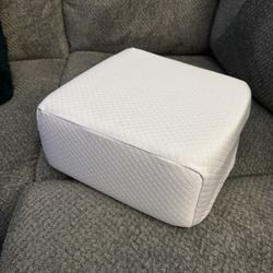 PILLOW CUBE