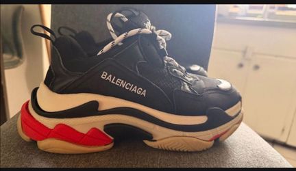 BALENCIAGA