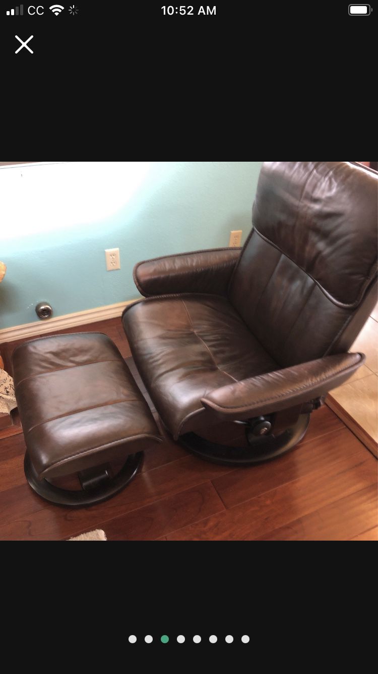 Stressless Leather chair/ Recliner with ottoman