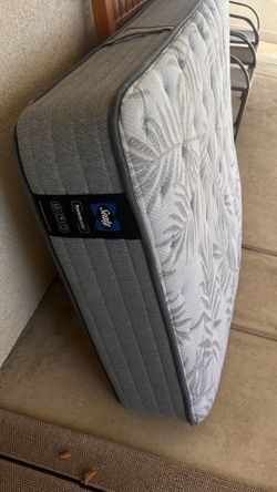 Twin mattress and topper