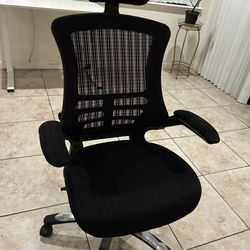 Office Chair with headrest like new