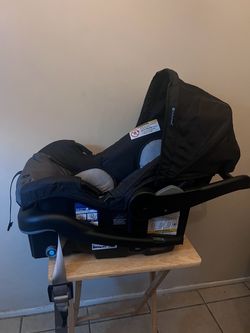 2 Baby Trend Carseats