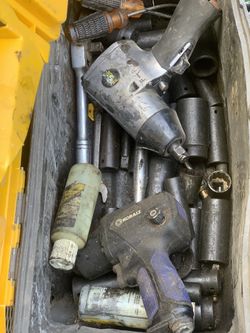 Impact guns and sockets