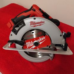 M18 Milwaukee Brushless 71/4 Saw Tool Only $135