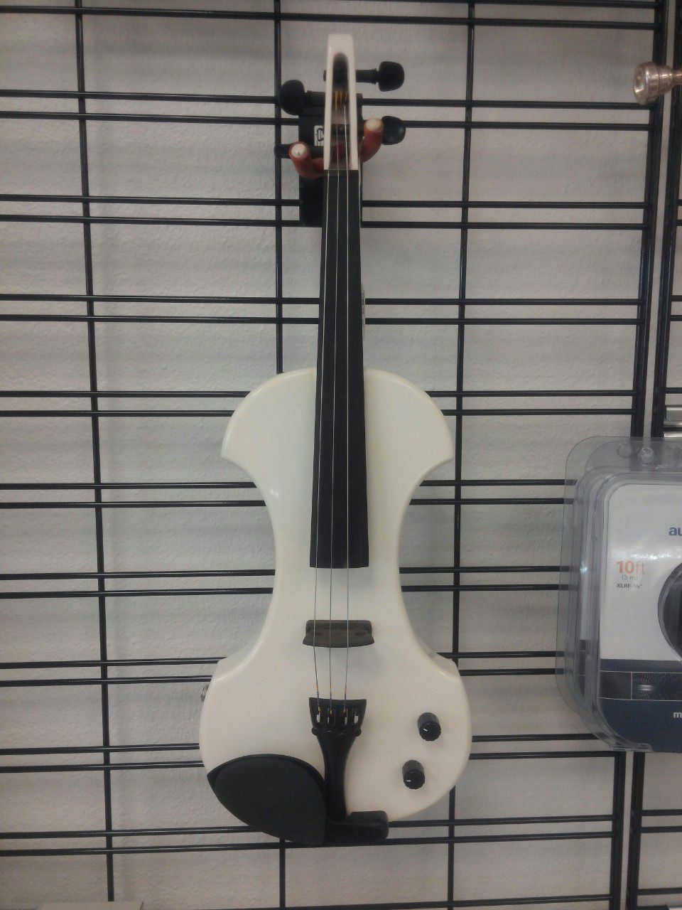 FV-1 Electric Violin w/ Case And Bow for Sale in Happy Valley, OR - OfferUp