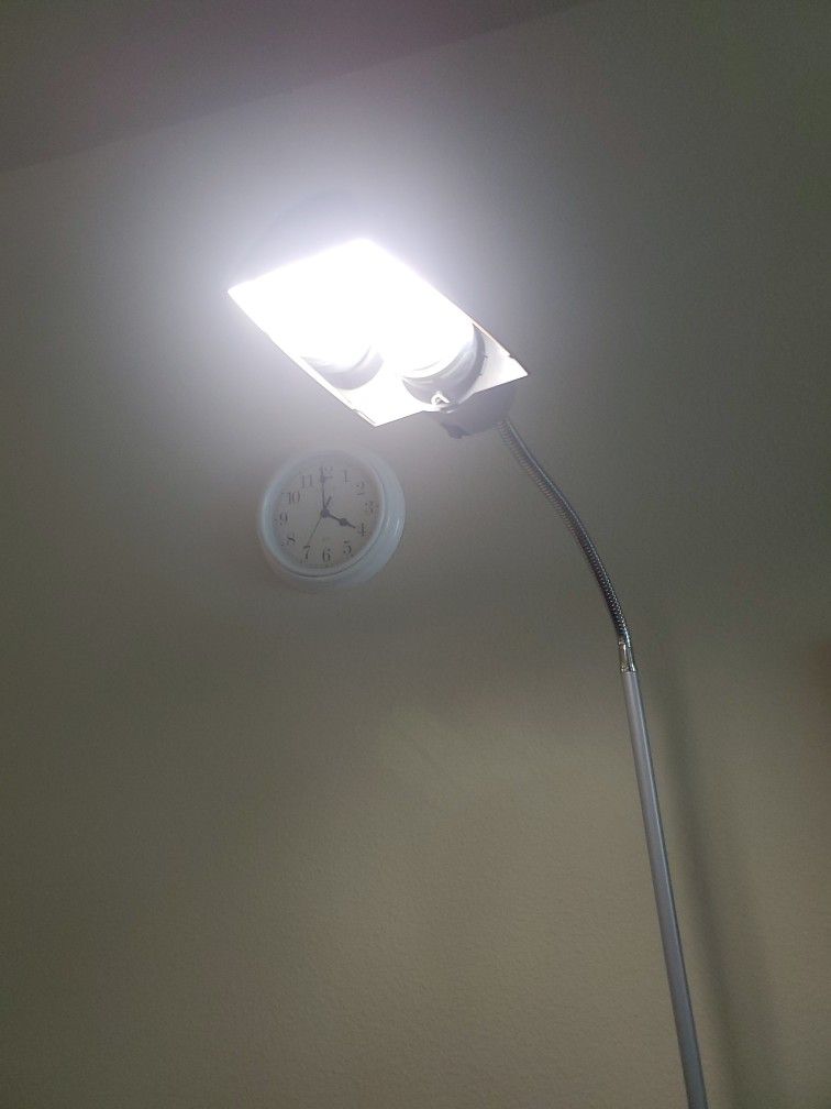 Aviansun Deluxe Floor Lamp + 5UV Bulb