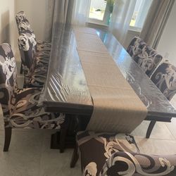 Beautiful Dining Table + 8 Chairs With Extension