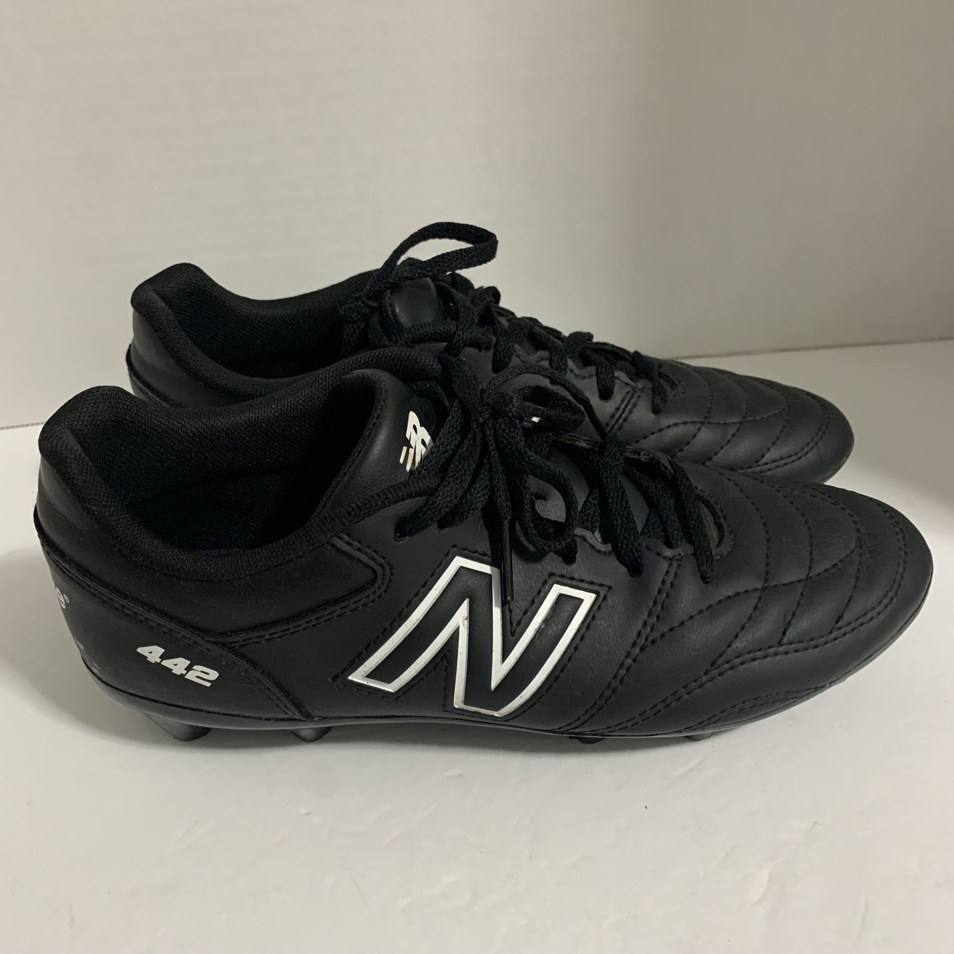 New Balance 442 V2 Academy FG STANDARD BlackWhite size 4 for Sale in Vienna, GA OfferUp