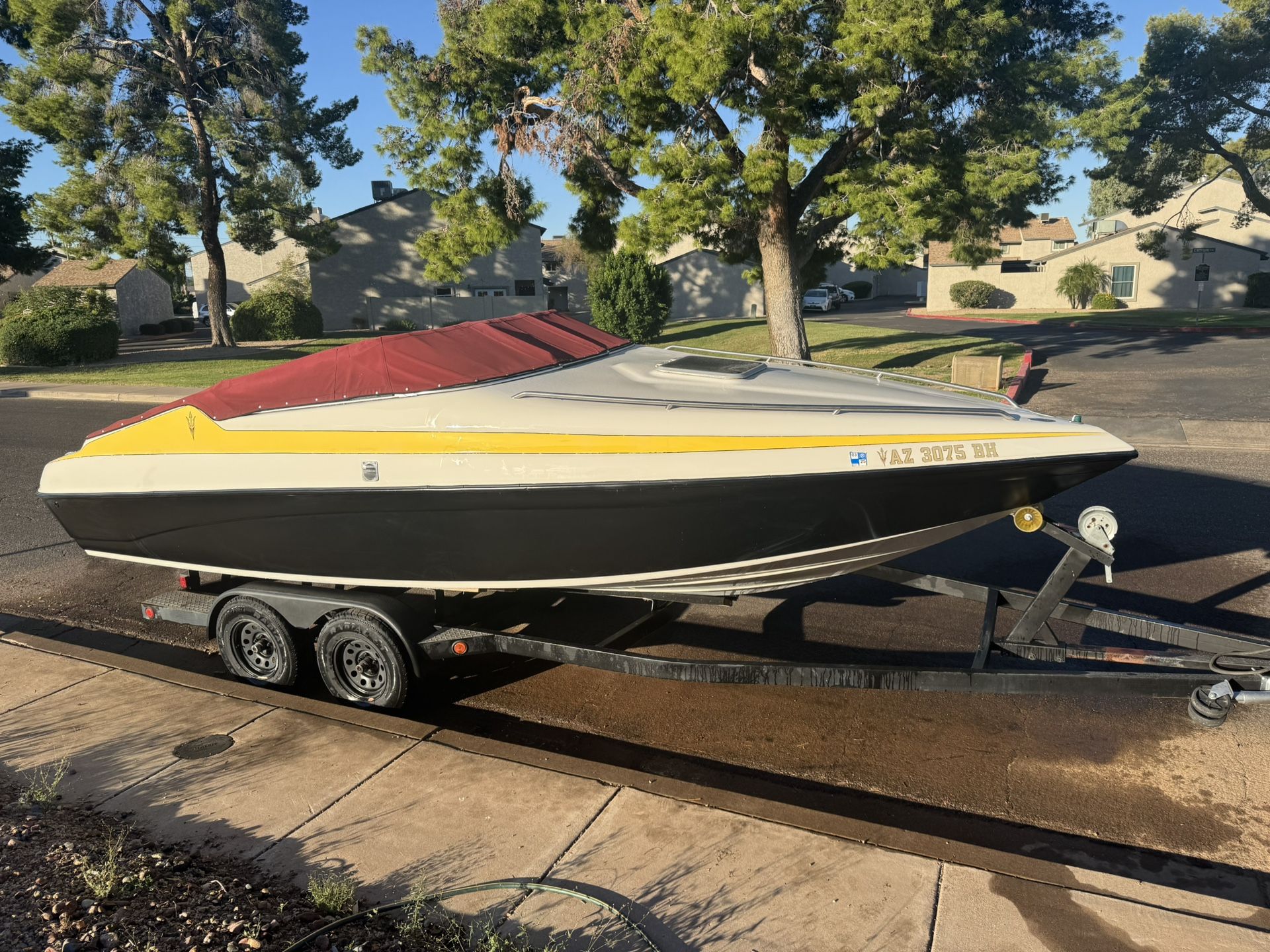 1993 Crown line Cabin Cruiser 23’