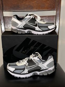 NEW NIKE ZOOM VOMERO 5 SE SP Sz 9.5 Sneakers