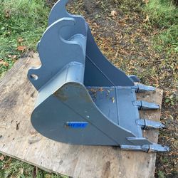 Kubota 24” Bucket 
