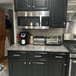 Kitchen cabinets And Granite Counter Top
