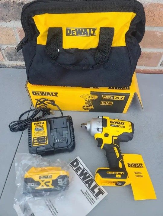 $270 DeWalt DCF891 20V XR 4 speeds Cordless 1/2 in. BRUSHLESS Impact Wrench W/(1) 5ah Battery and Charger & bag.