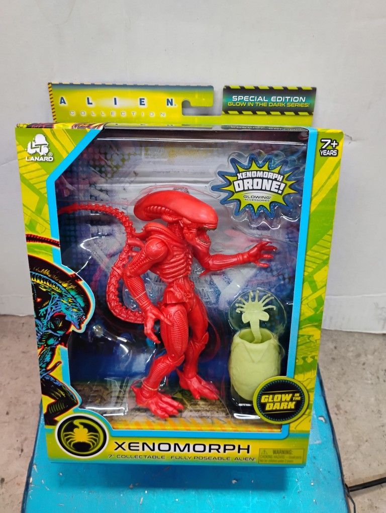 Lanard Alien Collection 7-inch Xenomorph Drone action figure, part of the Special Edition Glow in the Dark Series.