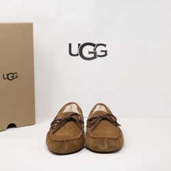 UGG Women's Sheepskin Dakota Slipper Size 8, Chestnut