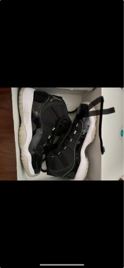 Boys Jordan size 4