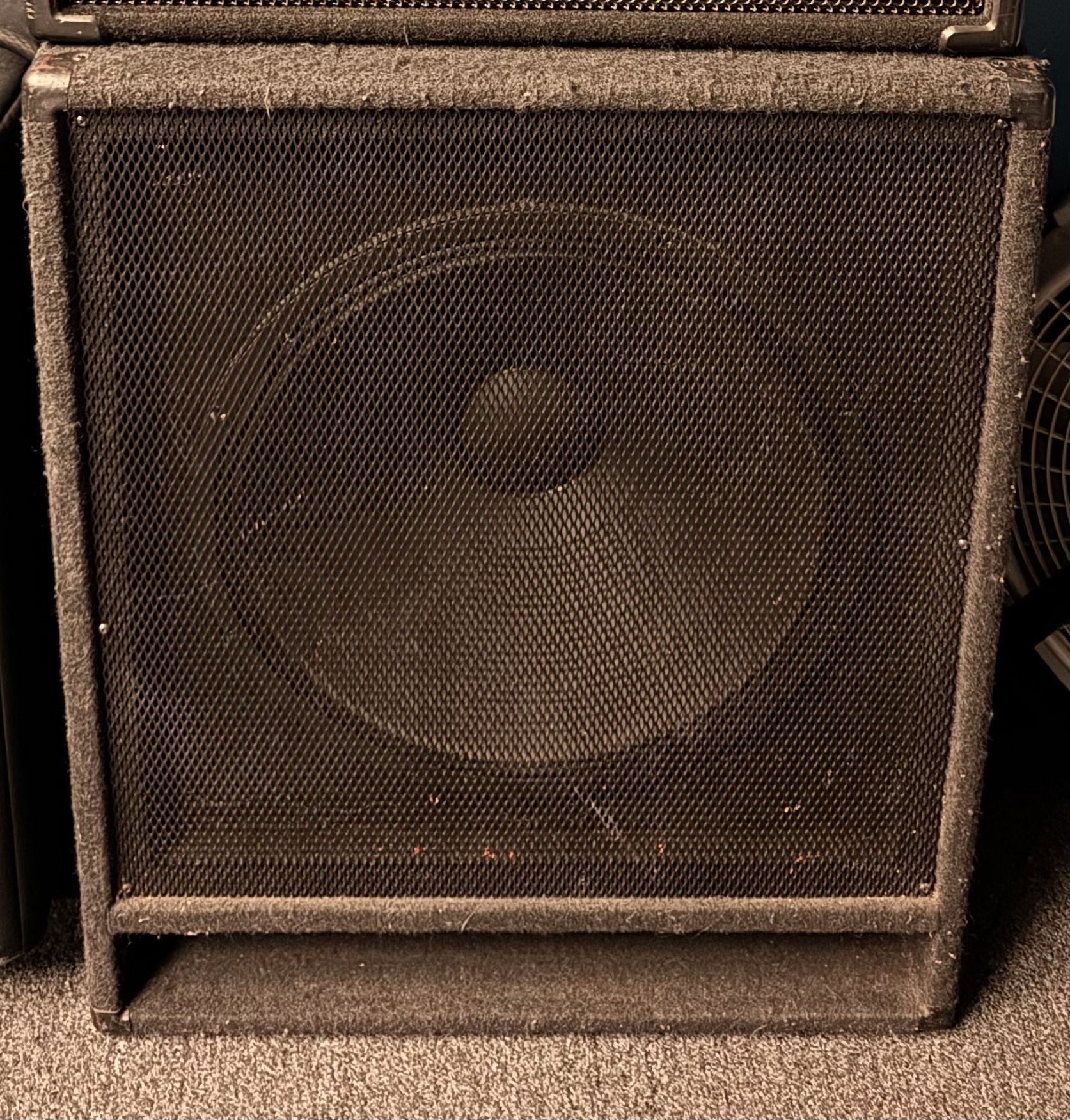Carvin 1x18 Bass cabinet. Very Good Condition.