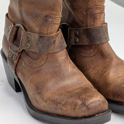 Women's Boots 7.   $140