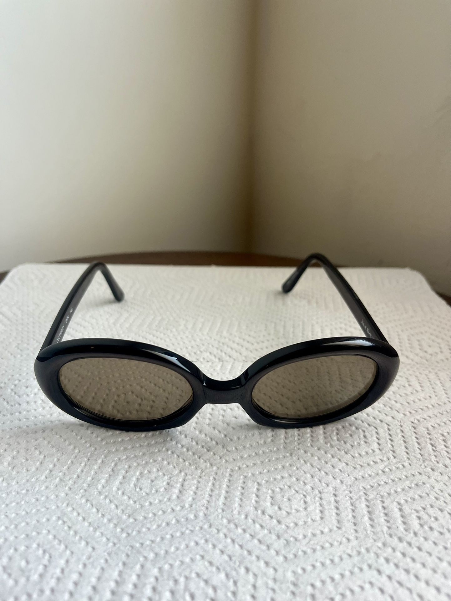 Isaac Mizrahi Round Style Sunglasses, Perfect Condition