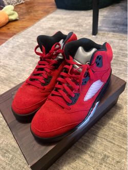 Jordan 5’s “raging bull” *Check description*