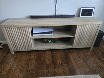 TV CONSOLE