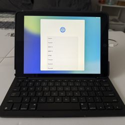 iPad With Case And Keyboard 