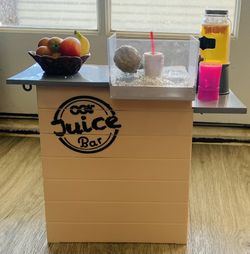 Doll juice bar