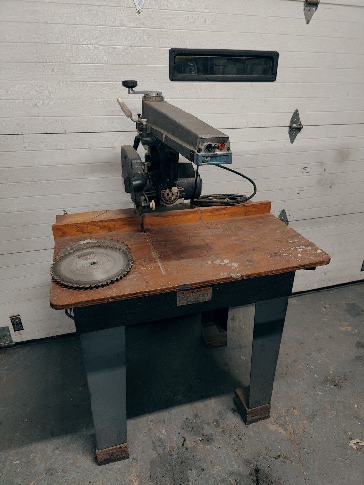 Black And Decker Heavy Duty Radial Arm Saw