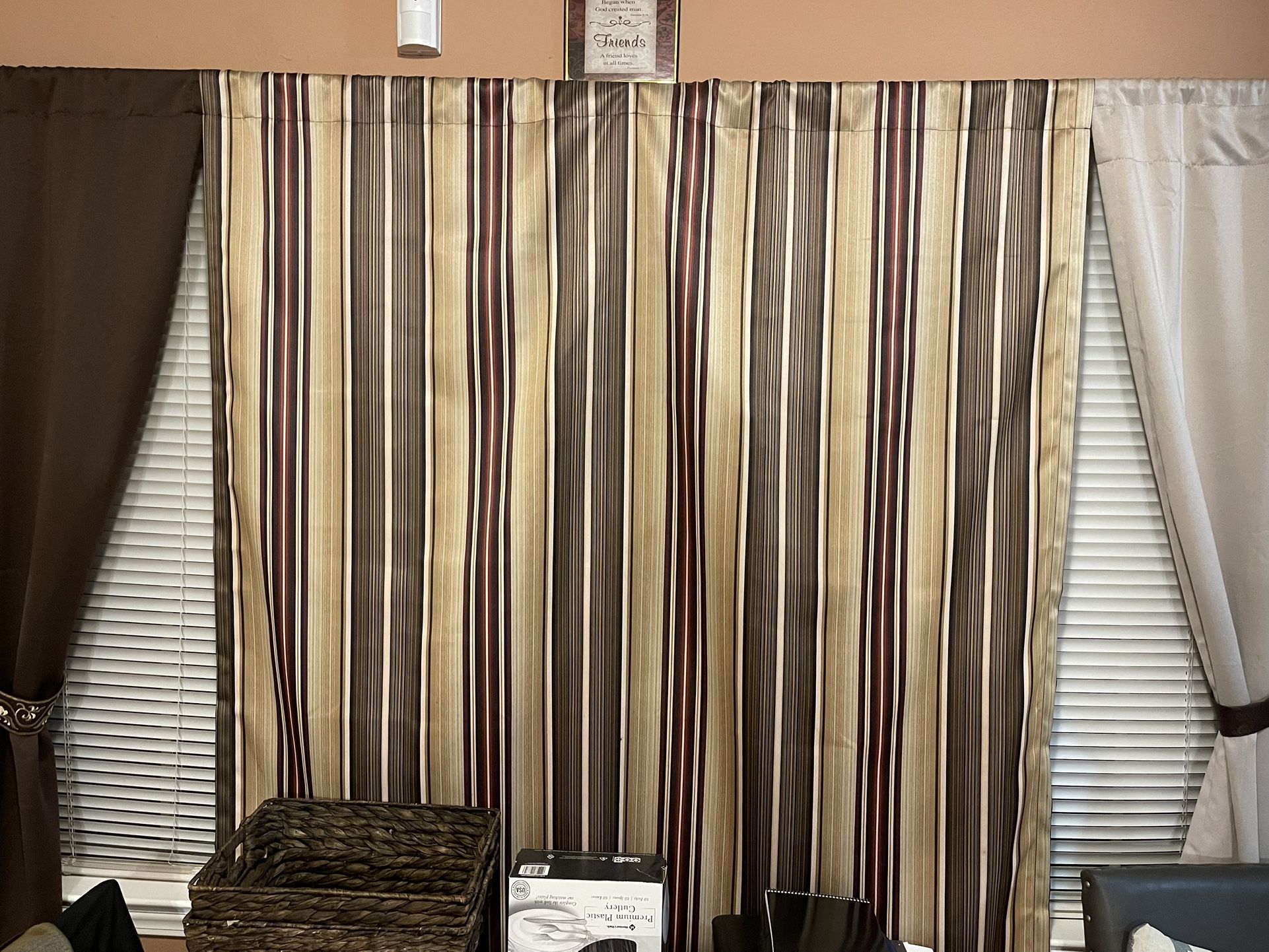 Sofa Set, 2 Lamps And Brown Rug