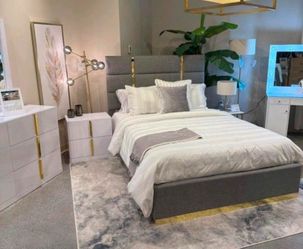 New 4pc bedroom set in box 📦 899