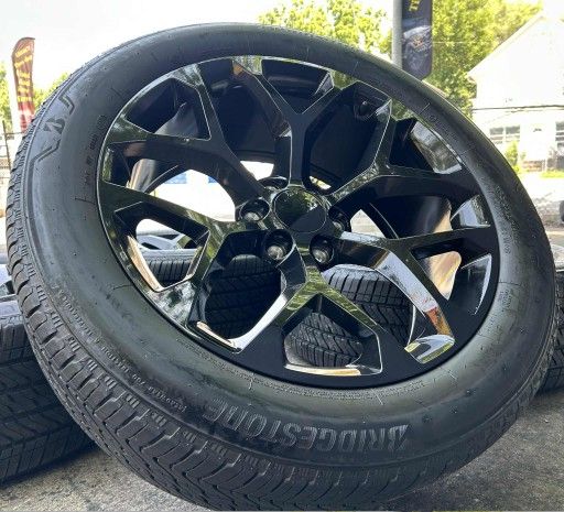 NEW 22 INCH SNOWLFLAKE REPLICA WHEELS AND LIKE NEW TIRES