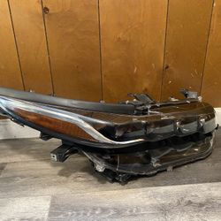 2021 Toyota Prius Right head light