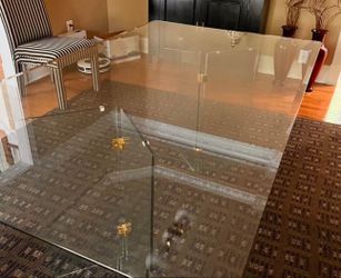 Glass dinning room table