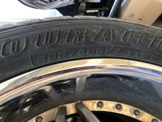 Un set de llantas en buenas condiciones rines medid 303/40R22 900.00 o mejor oferta