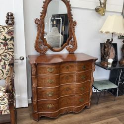 Ornate chest of drawers w/mirror