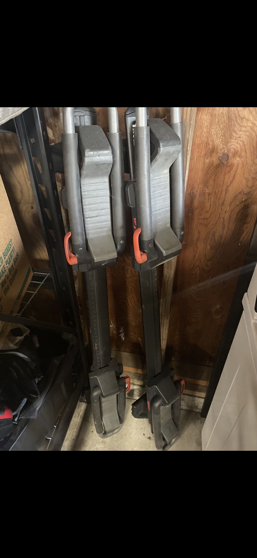 Thule & Yakama Roof Rack And Kayak Mounts