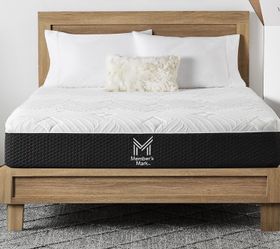 12’ Memory foam queen mattress
