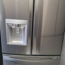 KENMORE STAINLESS STEEL REFRIGERATOR WORKS GREAT CAN DELIVER 
