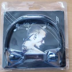 New And Never Used Wireless Headset With USB Charge