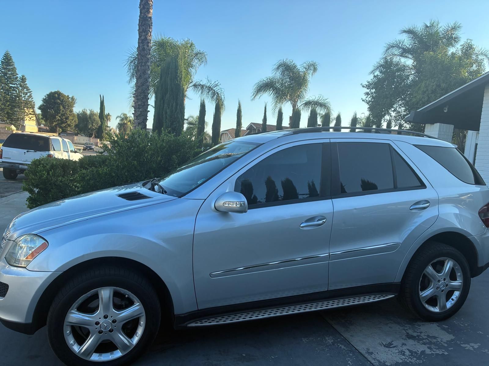 Great Family Suv ML350 $3900 Or Just To Drive In Style Comfort & Protection