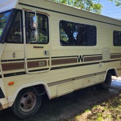 1984 Winnebago Chieftain