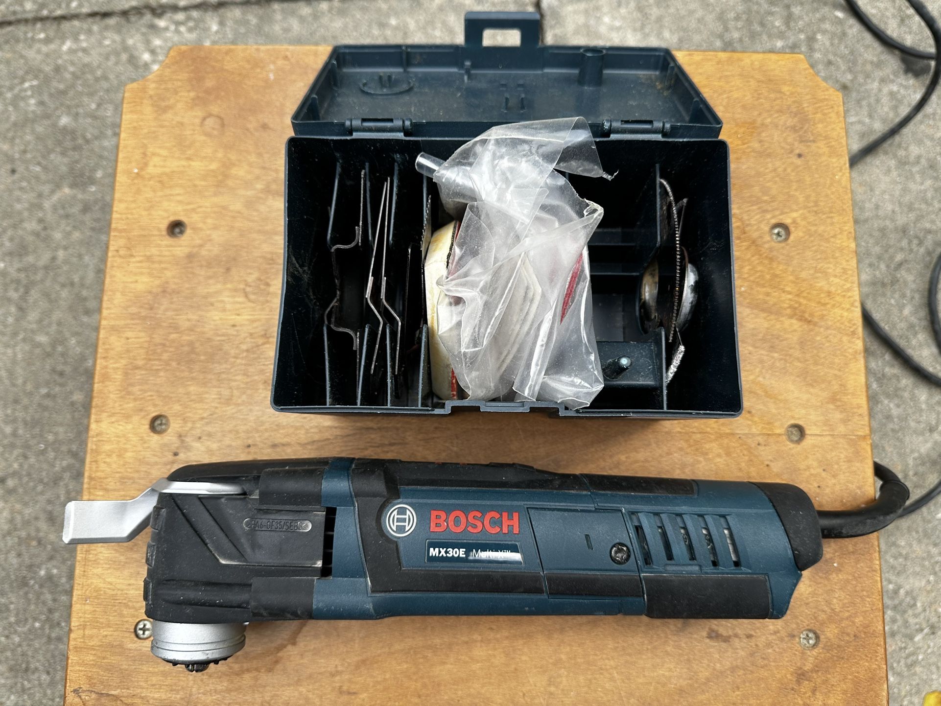 Bosch MX30E 3 Amp Variable Speed Oscillating Multi Tool With Bag Extras